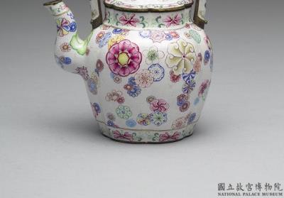 图片[3]-Copper pot with loop handle and encircled flower decoration in painted enamel, Qing dynasty, Qianlong reign (1736-1795)-China Archive